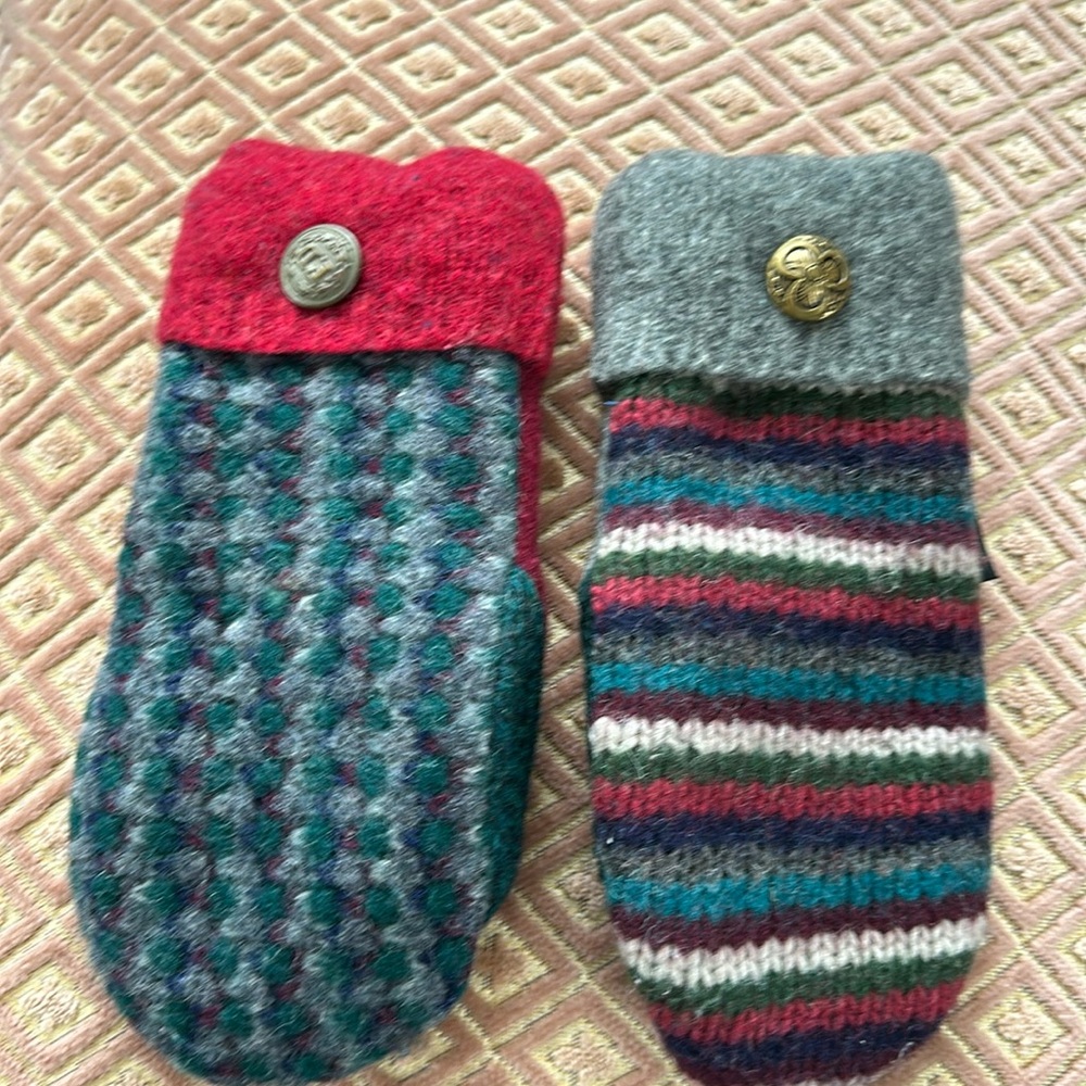Baabaazuzu fleece lined wool mittens.